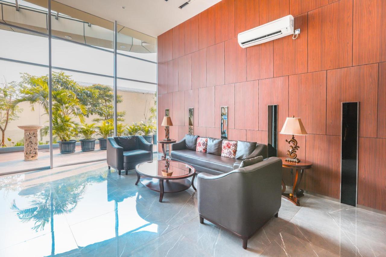 Super Oyo Collection O 16 Vittoria Residence Джакарта Экстерьер фото